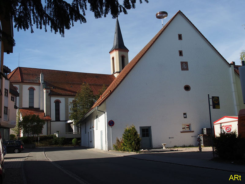 Kath. Kirche St. Johann hinter der historischen Zehntscheuer