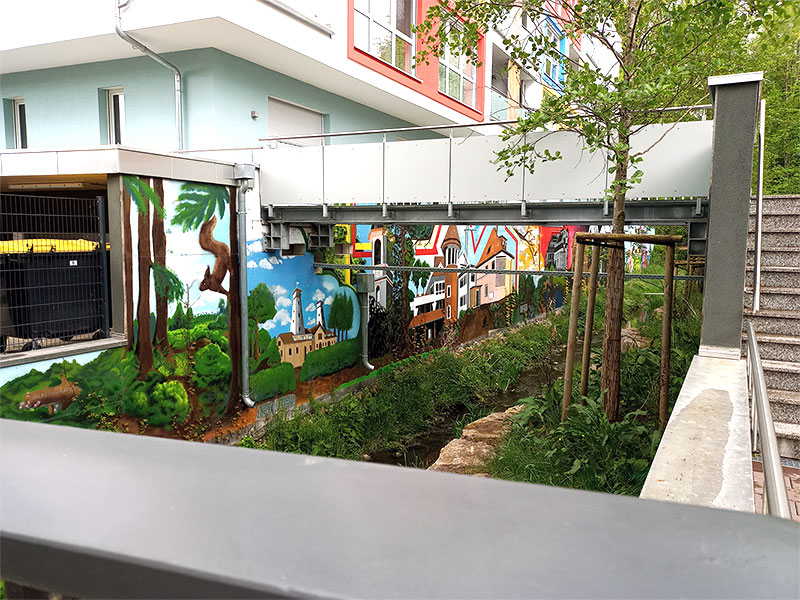 Fassade: Treff am Park (Hindenburgpark) mit den Malereien an der Stillen Musel