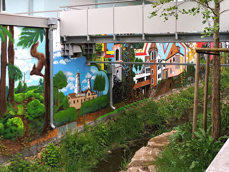 Fassade: Treff am Park (Hindenburgpark) mit den Malereien an der Stillen Musel 1. Vergrößerung