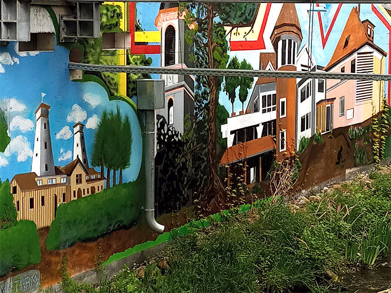 Fassade: Treff am Park (Hindenburgpark) mit den Malereien an der Stillen Musel 2. Vergrößerung