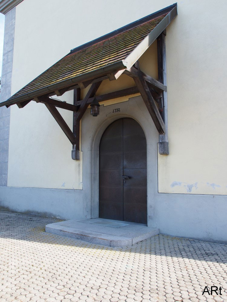 Eingang zur kath. Kirche St. Gallus, erbaut 1732